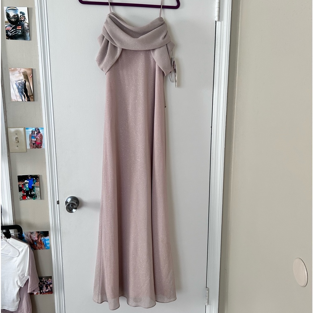NWT ✅ beautiful sparkly dress!!